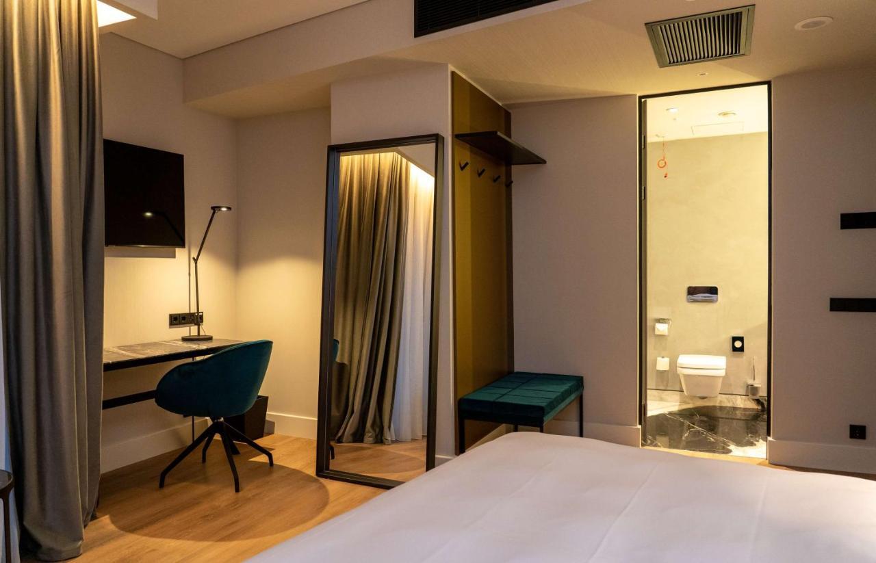 Radisson Blu Aurum Hotel, Brassó Kültér fotó A room at the hotel