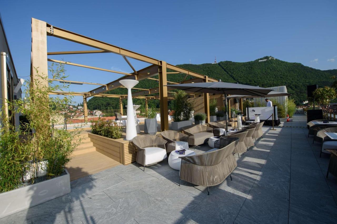 Radisson Blu Aurum Hotel, Brassó Kültér fotó The Sky Bar