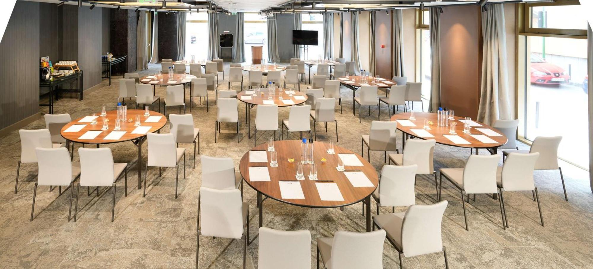 Radisson Blu Aurum Hotel, Brassó Kültér fotó Meeting room